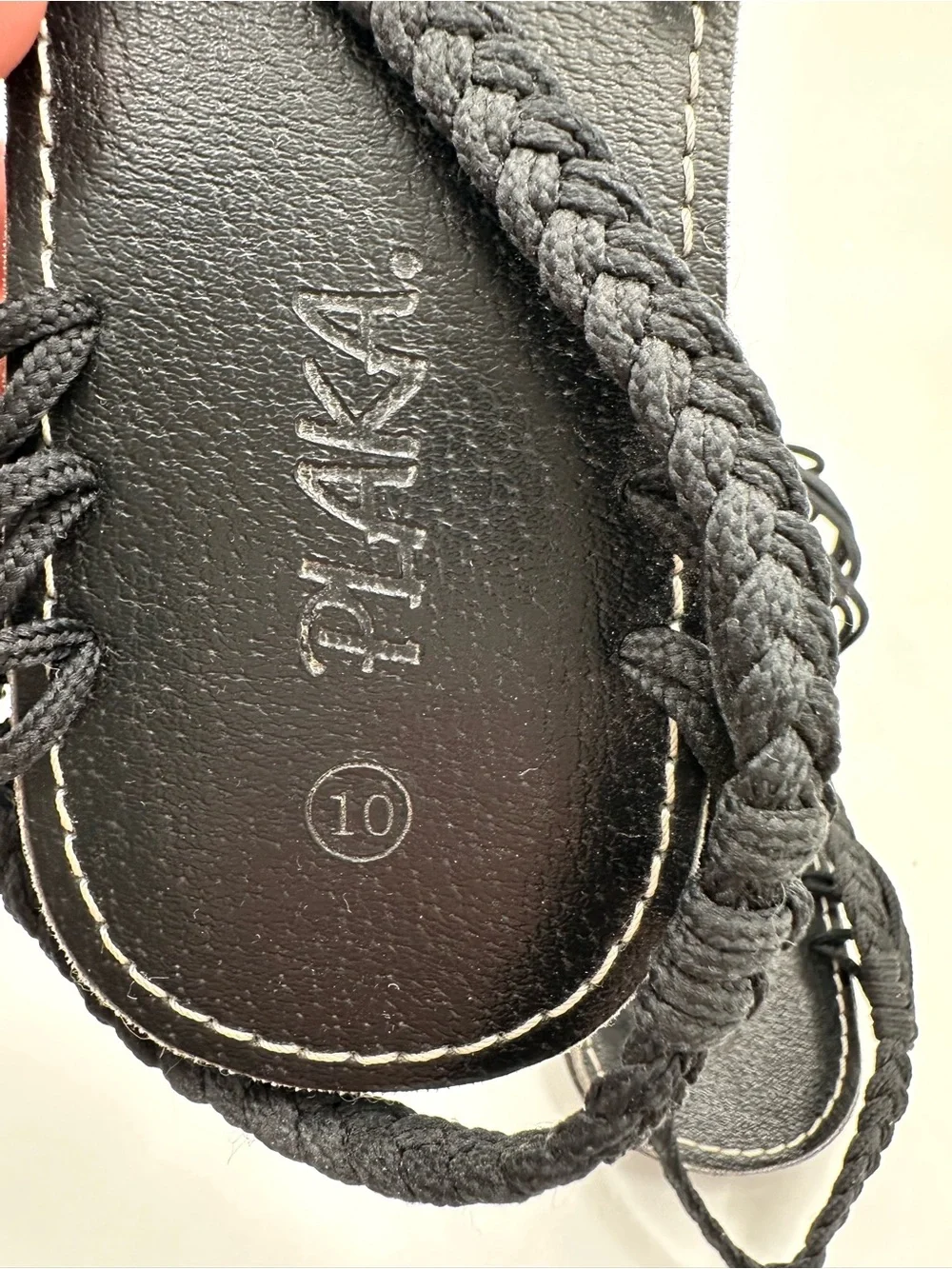 Plaka Palm Leaf Black Strappy Flat Sandals Women's Size 10